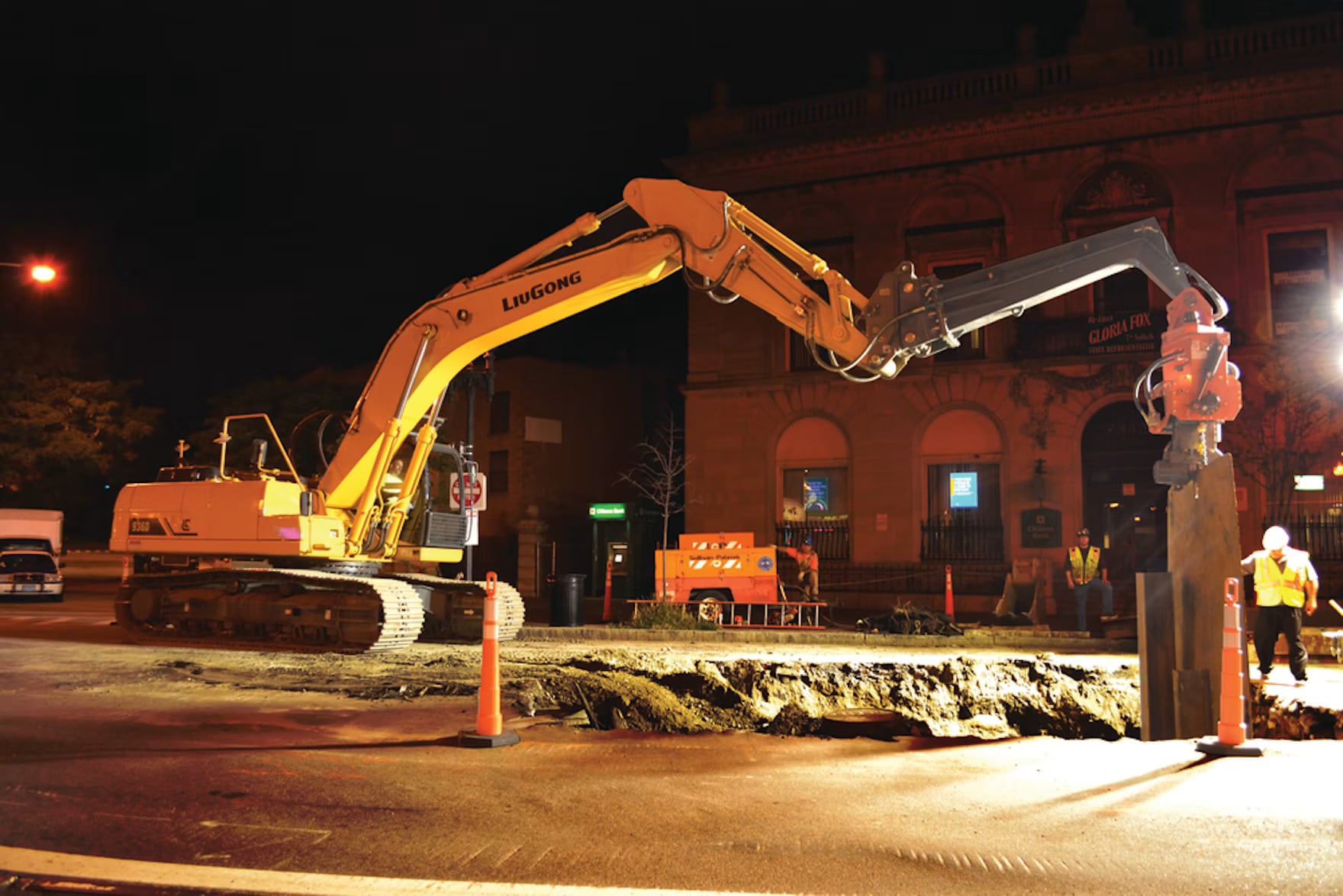 LiuGong Equipment Works Through the Night on Boston Pipeline Project